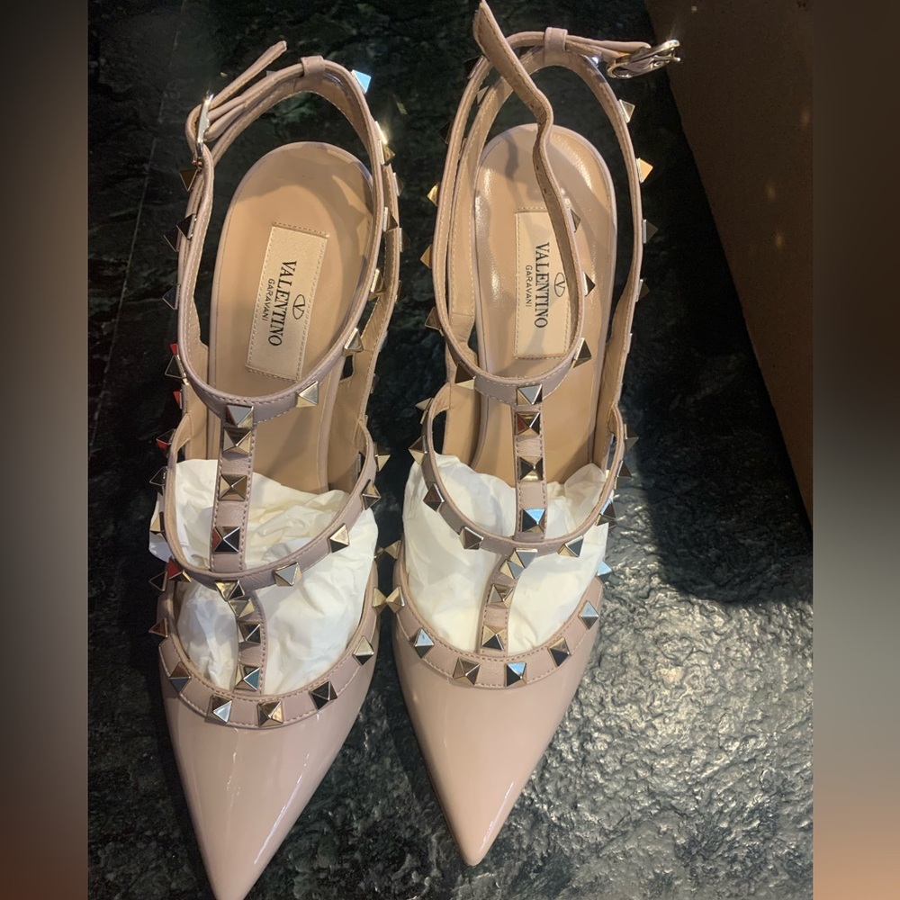 Valentino Women's Blush Studded Heels new with box , dust covers , never worn